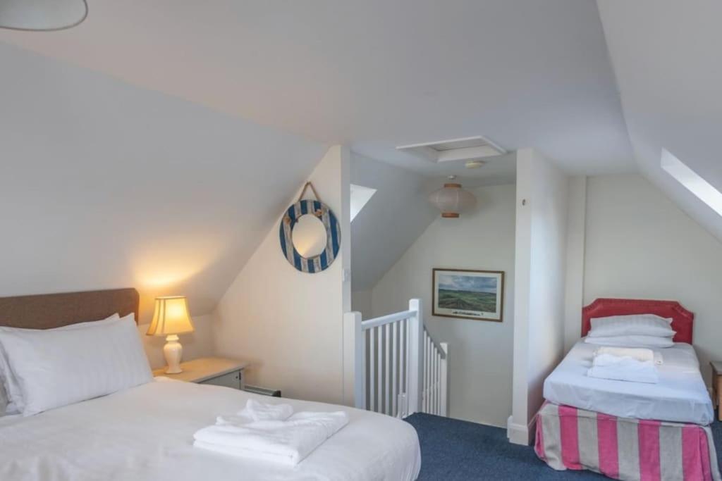 The Old Boat House, Seaview - Seafront Three Bedroom Cottage With Separate Two Bedroom Annexe Exteriör bild