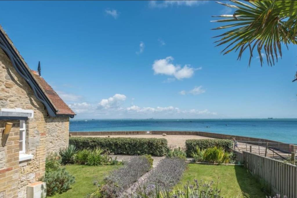 The Old Boat House, Seaview - Seafront Three Bedroom Cottage With Separate Two Bedroom Annexe Exteriör bild