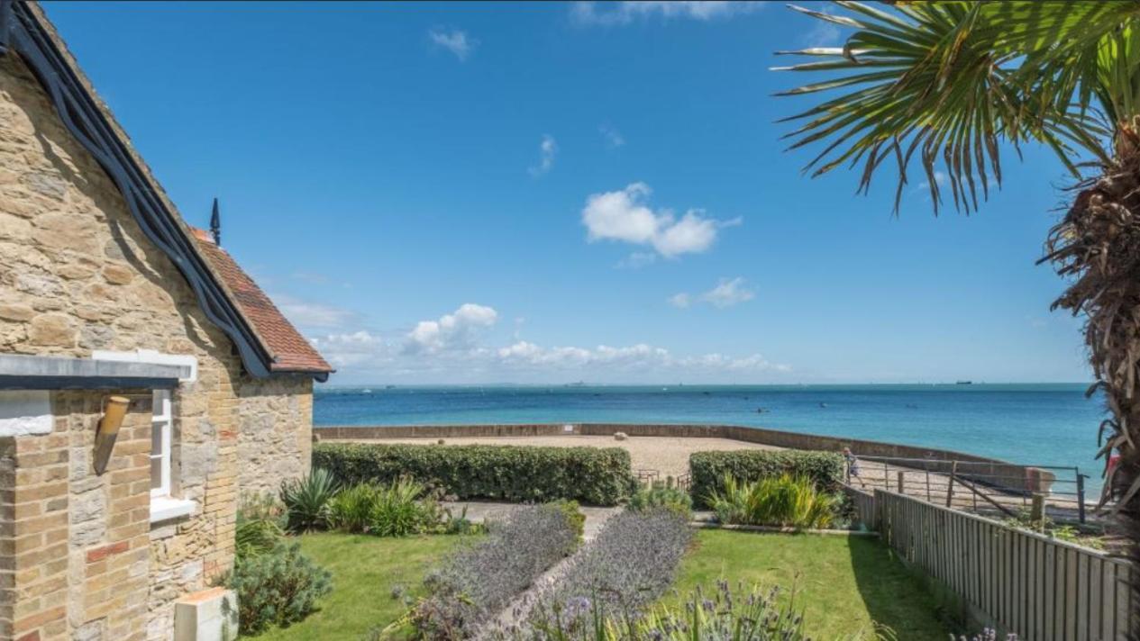The Old Boat House, Seaview - Seafront Three Bedroom Cottage With Separate Two Bedroom Annexe Exteriör bild
